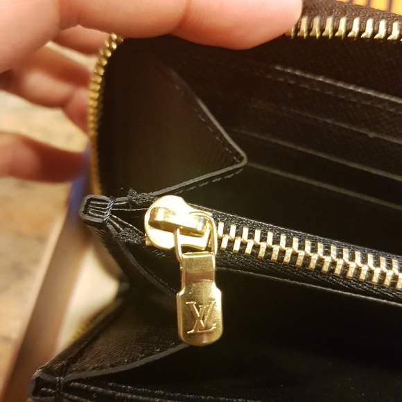 NIB Louis Vuitton Giant Zippy - Picture 5 of 6